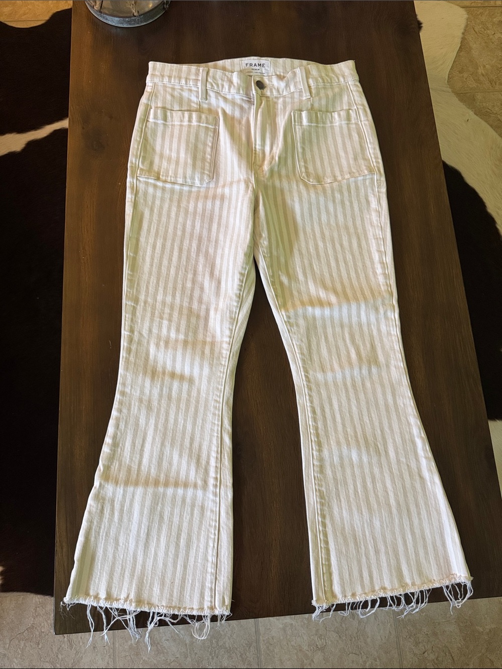 FRAME Le Bardot Crop Kick Flare Jean In Courtyard White & Beige Stripe Sz 30